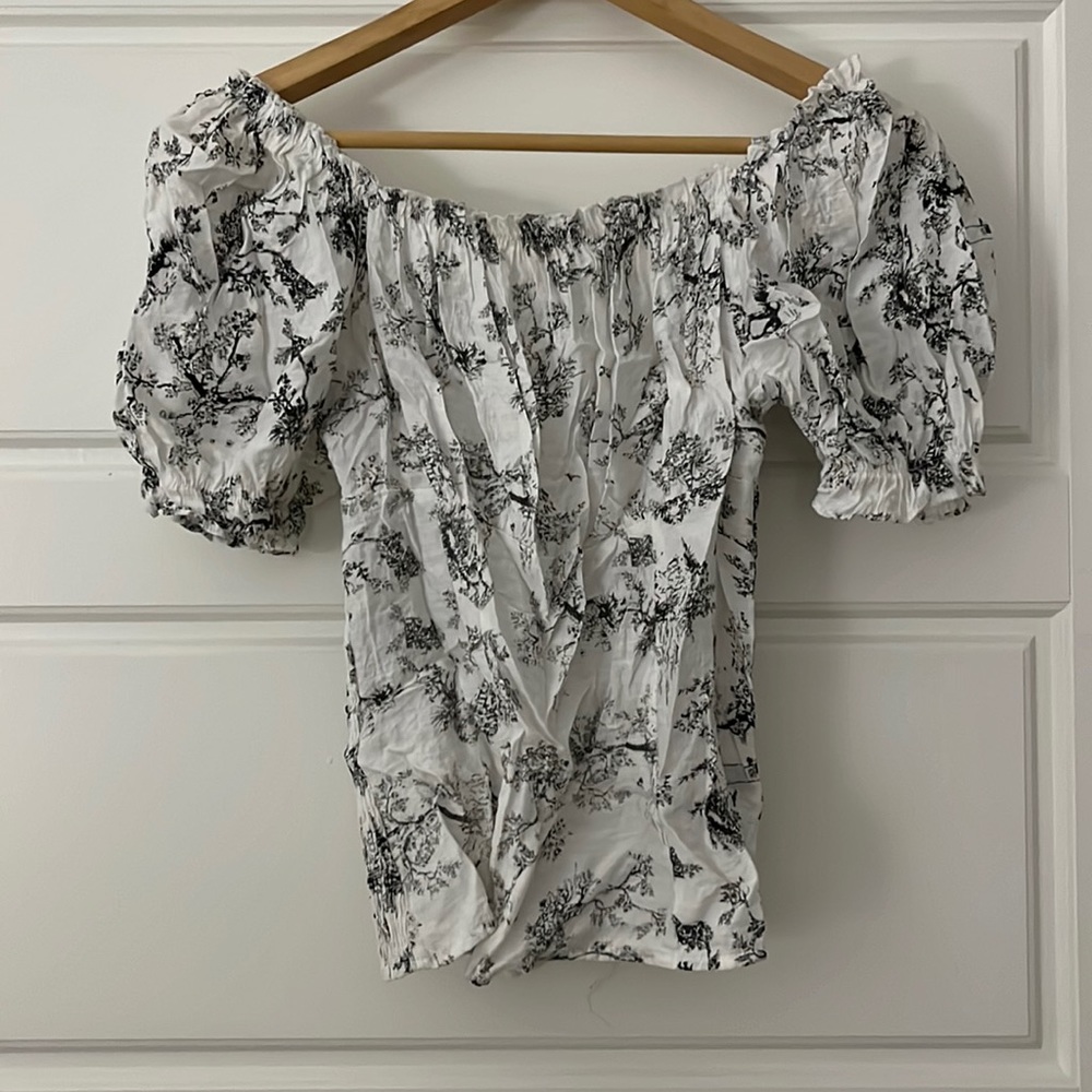 Cute, unique top for going out for pairing with skirts/jeans. Nice material
